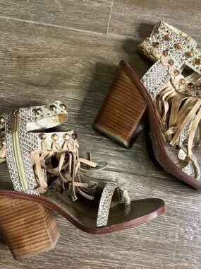 Ivy Kirzhner Fringe Sandals 8 Boho Leather Block Heel Distressed